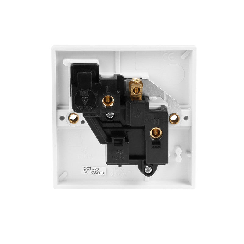 Axiom Switched Socket 1 Gang