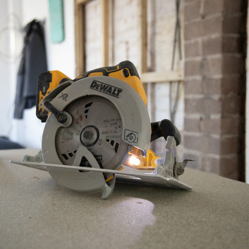 DCS570N-XJ 18V XR Brushless Circular Saw – Powerful 184mm Cuts