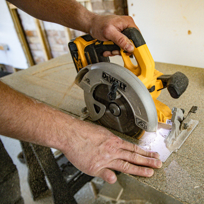 DCS570N-XJ 18V XR Brushless Circular Saw – Powerful 184mm Cuts
