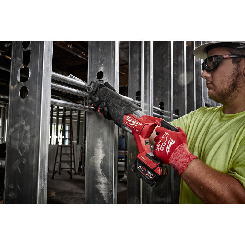 Milwaukee M18 ONEFSZ-552X FUEL ONE-KEY Sawzall 2 x 5.5Ah
