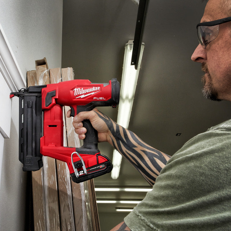 Milwaukee M18 Fuel 18 GS Finish Nailer 2 x 2.0Ah