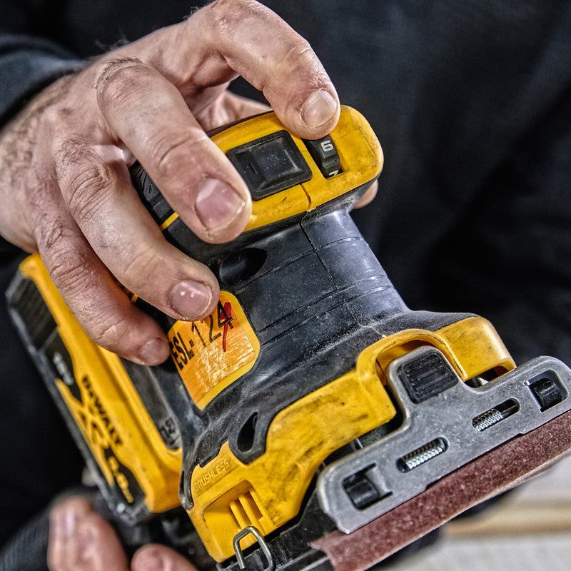 DCW200N-XJ 18V XR 1/4 Sheet Sander – Smooth, Controlled Finishing