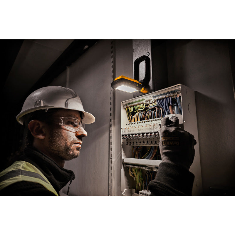 DCL182-XJ USB-C Rechargeable Task Light 3.6V – Bright Work Light