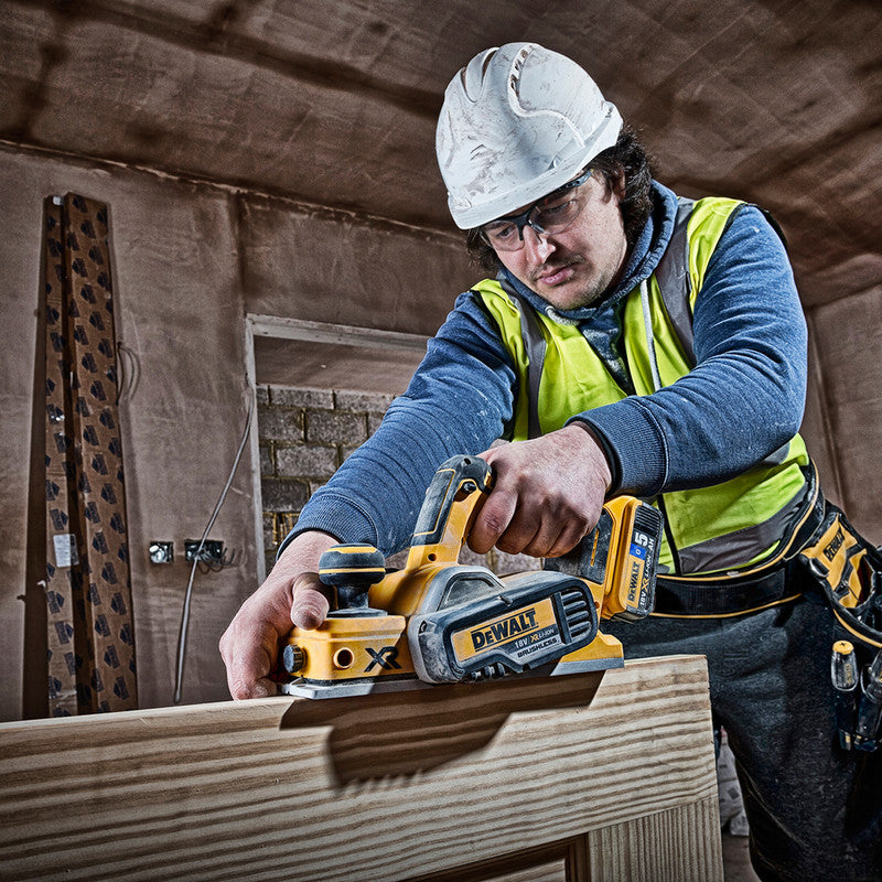 DCP580 18V XR Brushless Planer – 2mm Finish, 2 x 5.0Ah