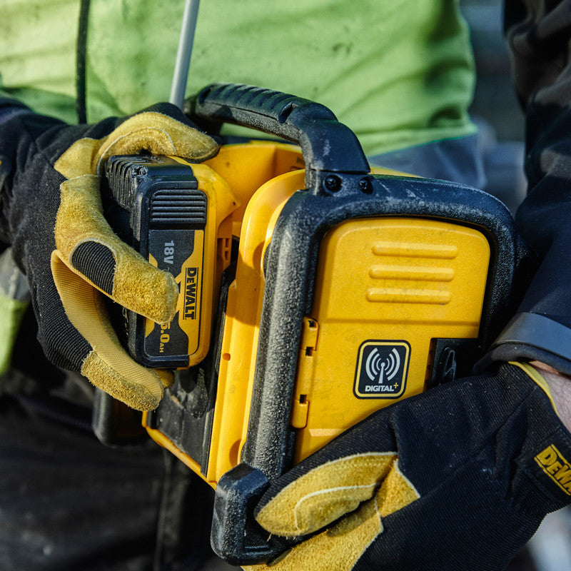 DCR020-GB 18V XR DAB Radio – Compact Jobsite Audio