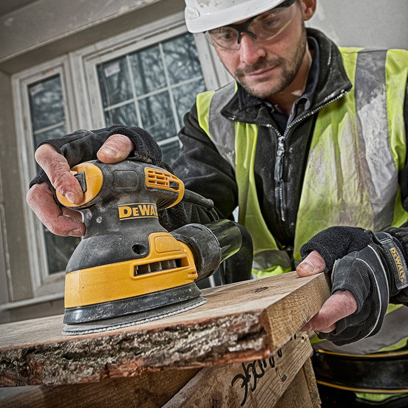 DWE6423-GB 280W 125mm Random Orbital Sander – Smooth Finishing
